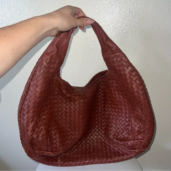 BOTTEGA VENETA Intrecciato Medium Hobo Bag - Picture 2 of 8